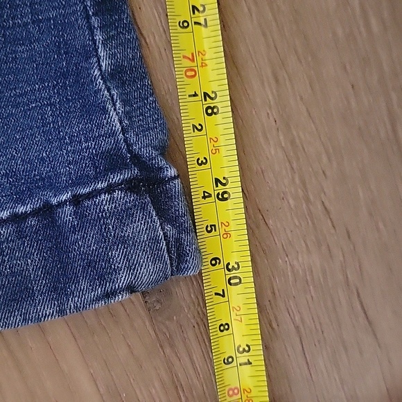 High-Waisted Blue Flare Jeans - Picture 6 of 7